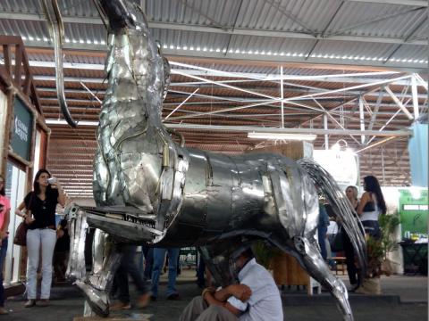Oscar Scarpati com escultura Centauro de Ze Vasconcellos Ze Vasconcellos Metal Sculptures - Ze Vasconcellos Metal Sculptures - Metal Sculptures - Campinas - São Paulo - Brasil - 12